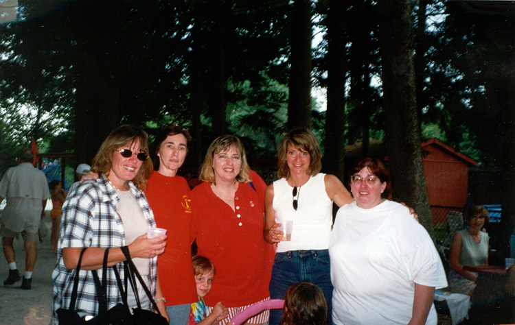 00-09-09, 02s, Linda and Janice with Friends at ITT Picnic