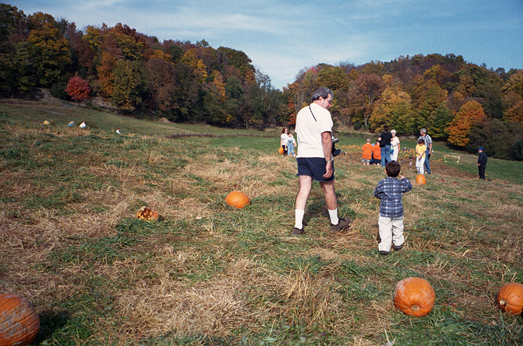 00-10-14, 02a, Mikey and Pumkins, Pumkin Picking Farm, NJ