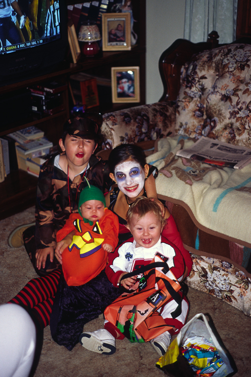 04-10-31, 16, Mikey, Kaitlyn, Andrea, and Connor, Halloween