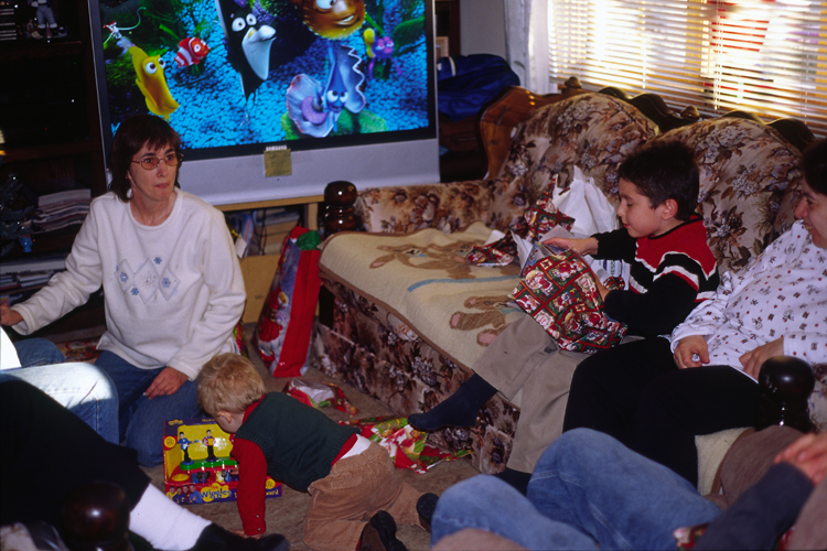 04-12-25, 06, Linda,Connor and Mikey, Christmas, Saddle Brook NJ