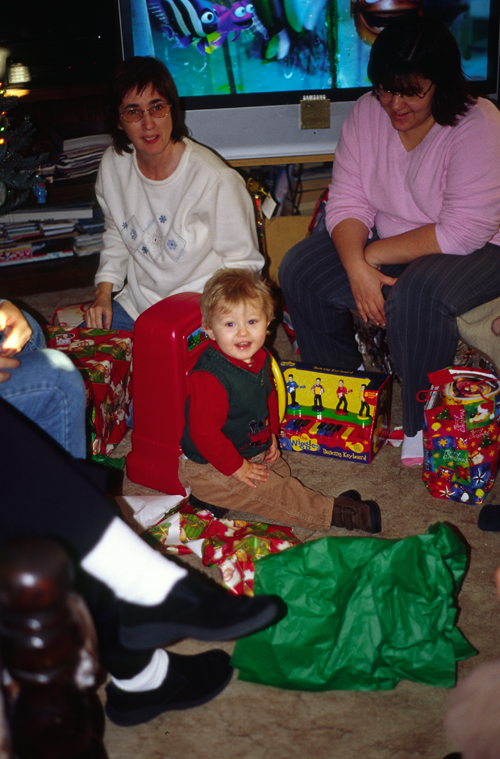 04-12-25, 09, Linda, Connor and Lisa, Christmas, Saddle Brook NJ