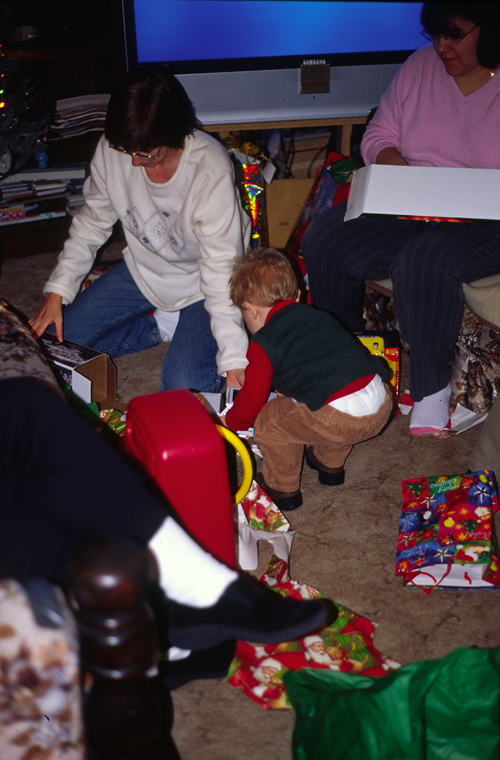 04-12-25, 15, Linda, Connor and Lisa, Christmas, Saddle Brook NJ