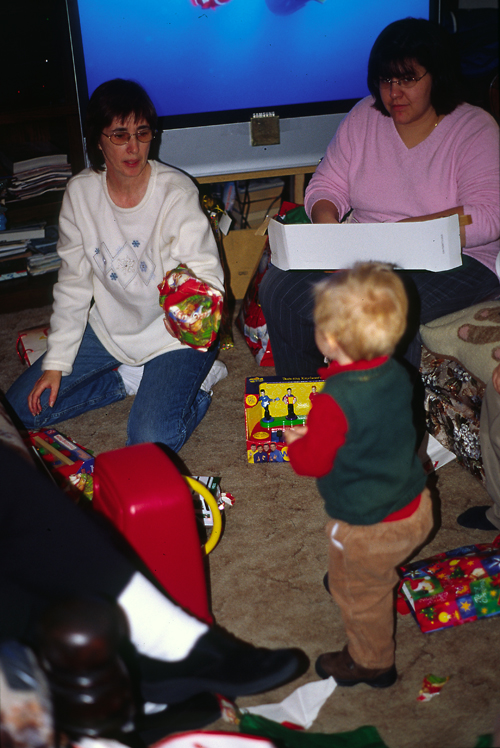 04-12-25, 17, Linda, Connor and Lisa, Christmas, Saddle Brook NJ