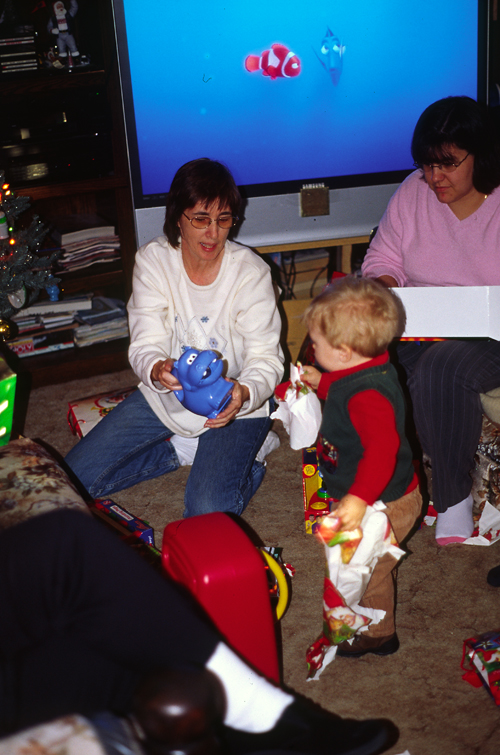 04-12-25, 18, Linda, Connor and Lisa, Christmas, Saddle Brook NJ
