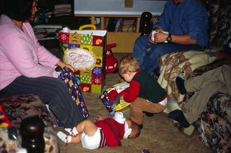 04-12-25, 31, Lisa, Kaitlyn and Connor, Christmas, Saddle Brook NJ