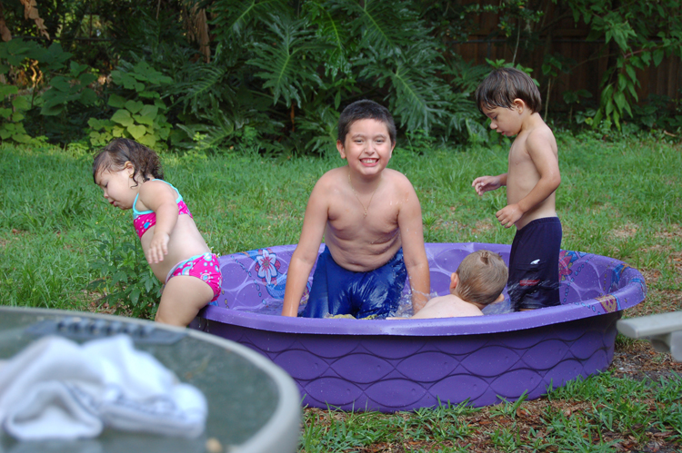 06-06-17, 119, Kids In Pool, Fla