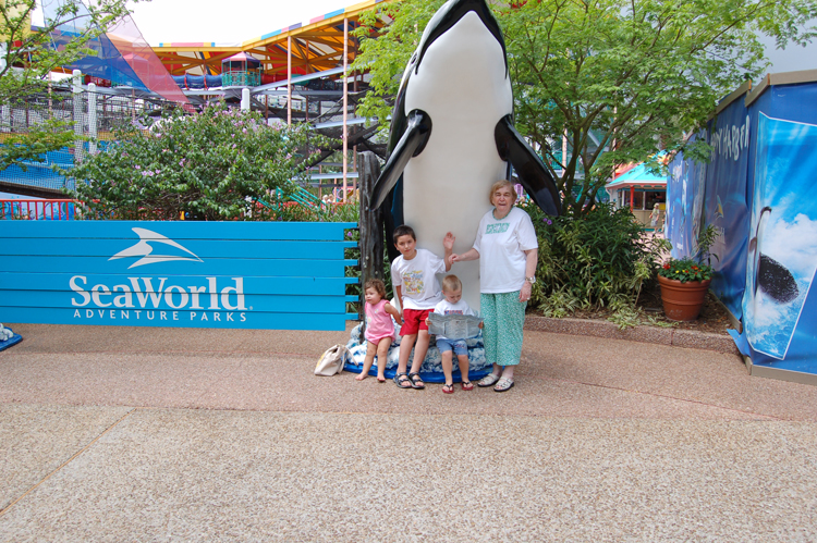 06-06-18, 155, SeaWorld, Kaitlyn, Mikey, Connor, Grandma, Fla