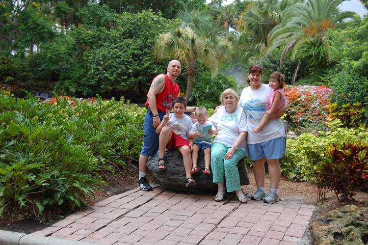 06-06-18, 157, SeaWorld, Michael, Mikey, Connor, Grandma, Lisa, Kaitlyn, Fla