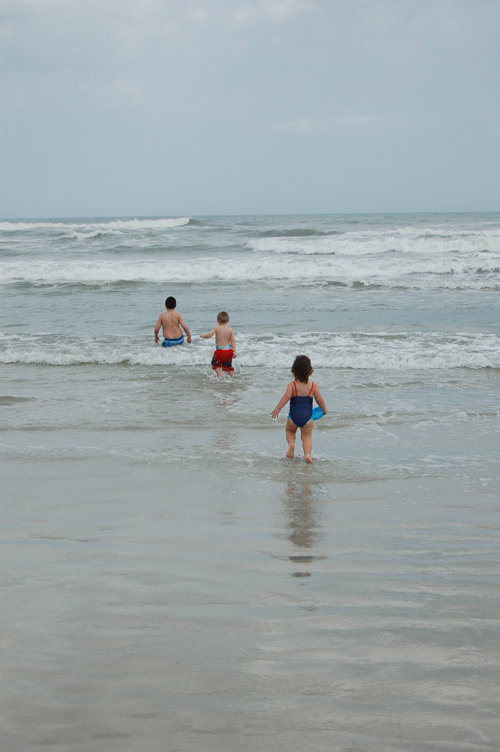 07-02-25, 008, Mikey, Connor and Kaitlyn, New Smyrna Beach, FL