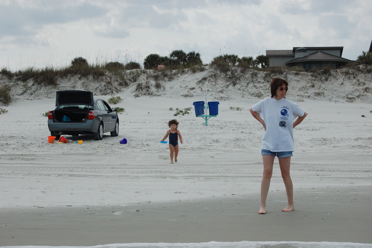 07-02-25, 034, Kaitlyn and Linda, New Smyrna Beach, FL