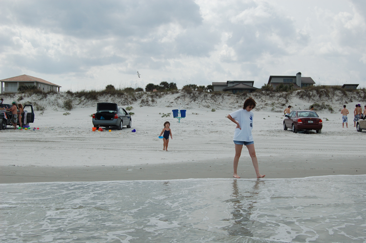 07-02-25, 035, Kaitlyn and Linda, New Smyrna Beach, FL
