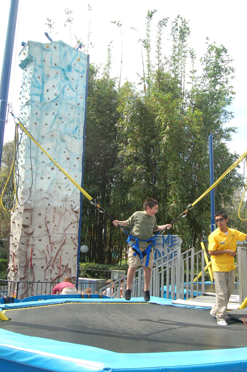 07-03-02, 100, Mikey, Sea World, FL