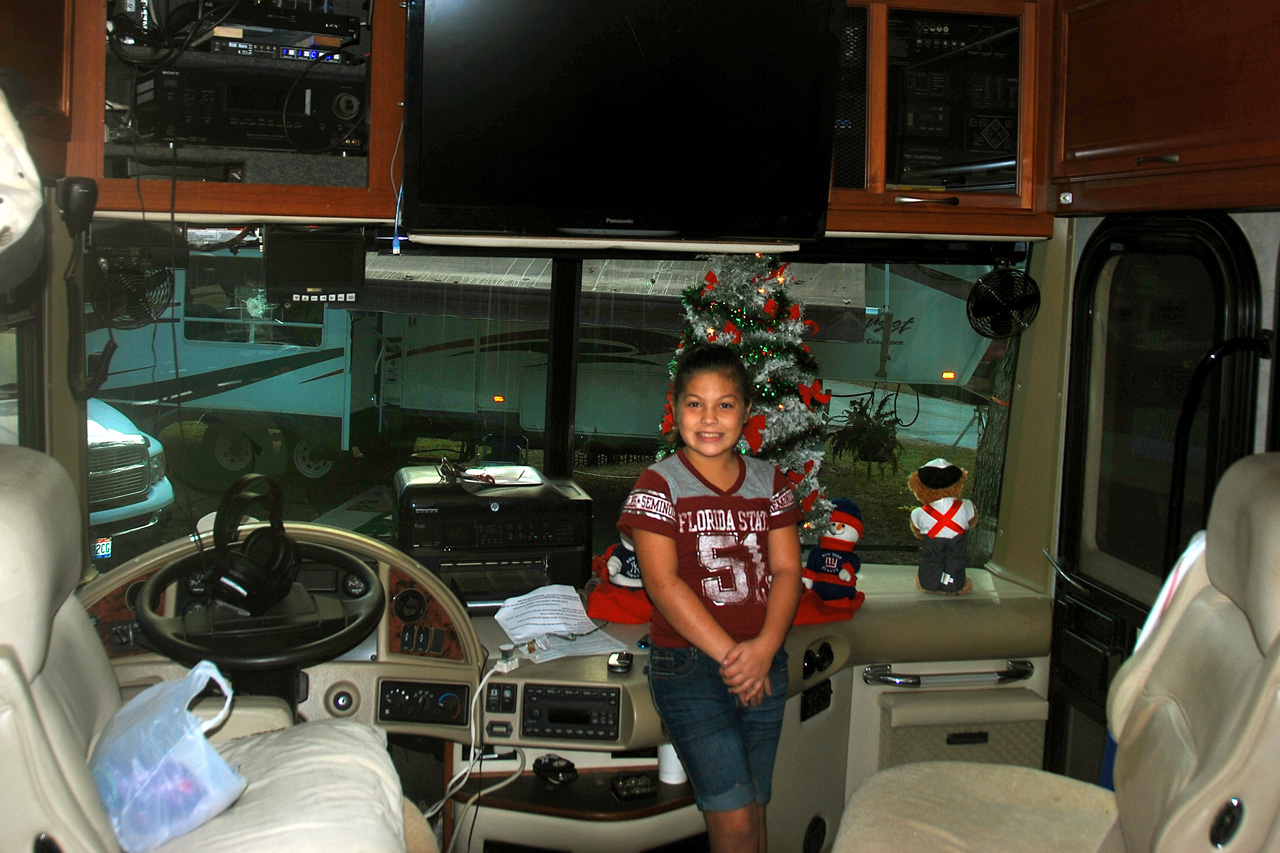 2013-12-08, 001, Kaitlyn at the RV