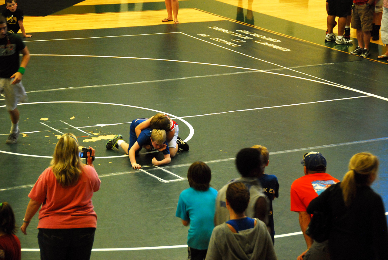 2013-12-08, 018, Connor's first Wrestling Match