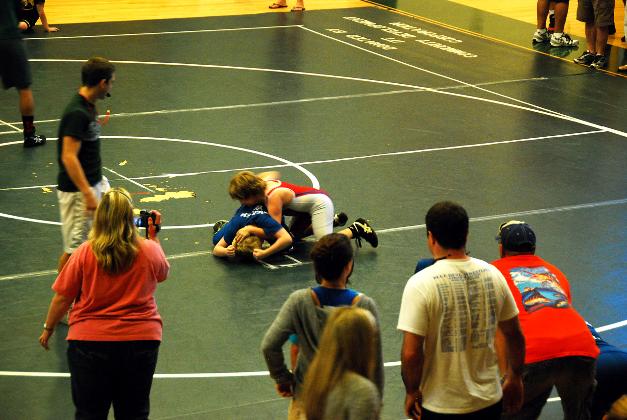 2013-12-08, 019, Connor's first Wrestling Match