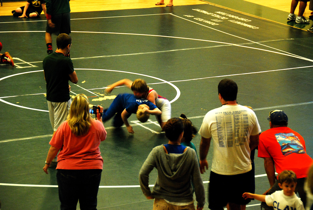 2013-12-08, 020, Connor's first Wrestling Match