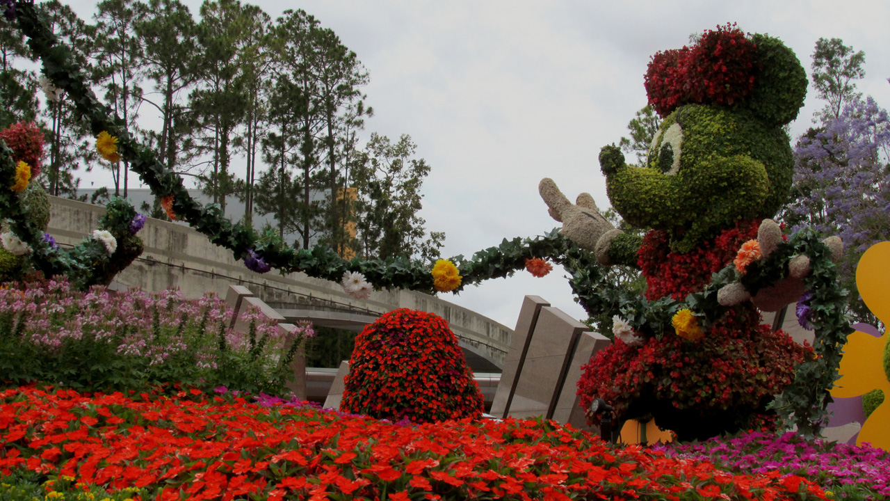 2017-05-23, 003, Epcot, Janice and Linda
