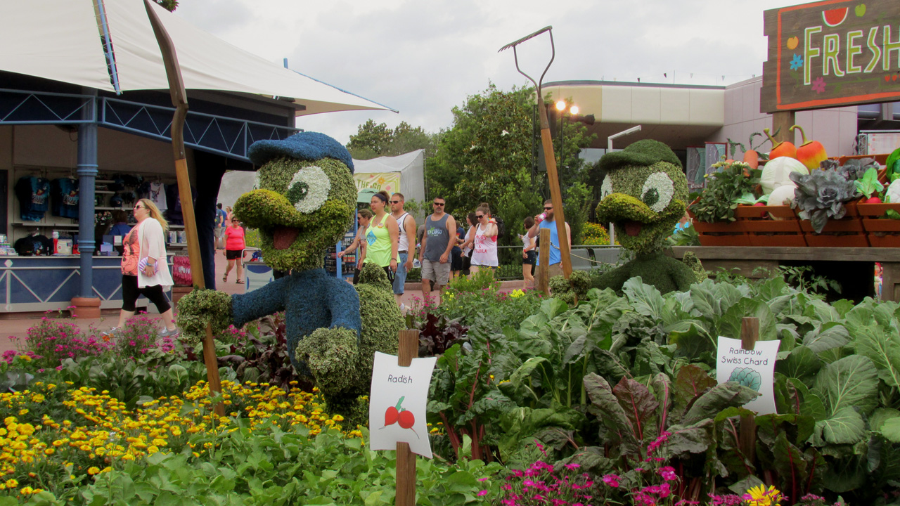 2017-05-23, 009, Epcot, Janice and Linda