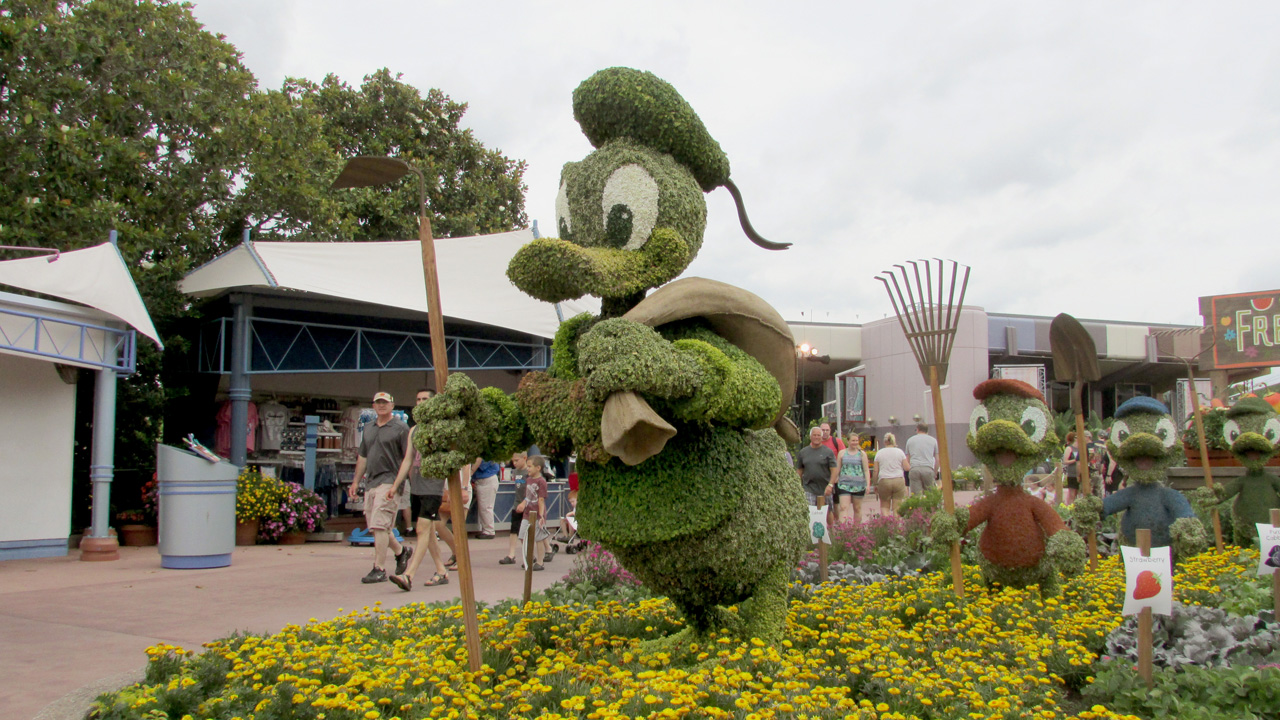 2017-05-23, 011, Epcot, Janice and Linda