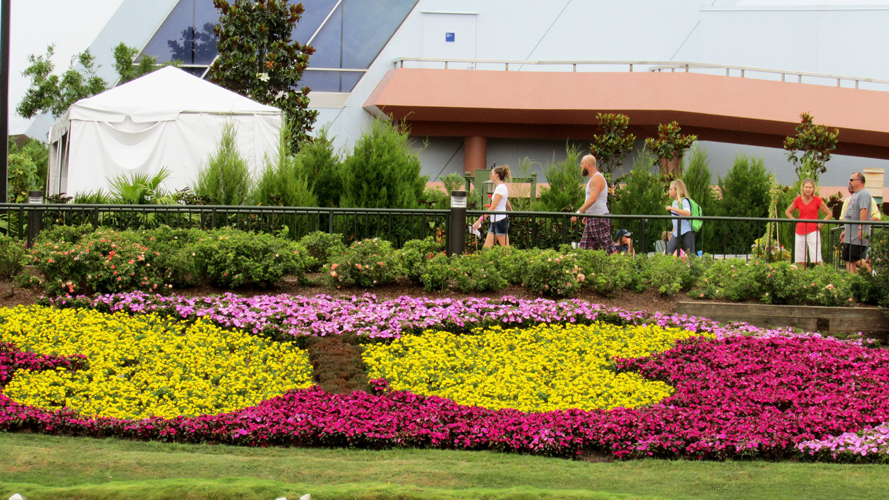 2017-05-23, 013, Epcot, Janice and Linda