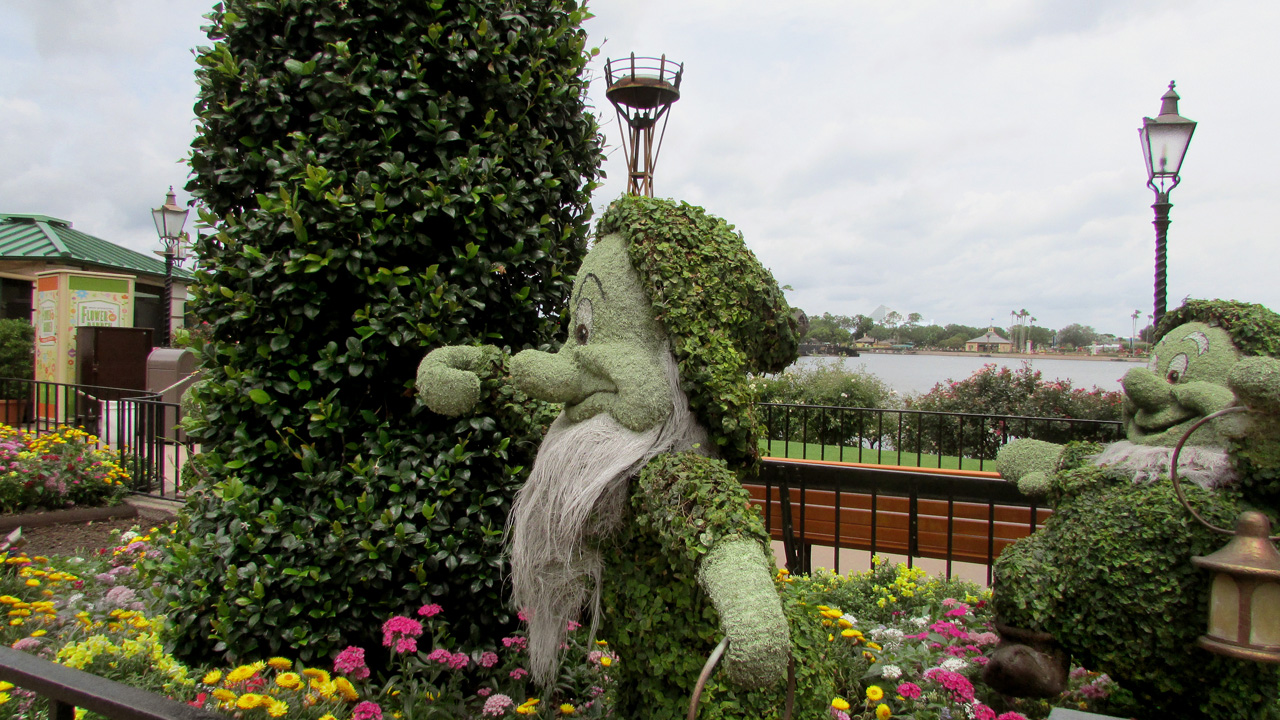 2017-05-23, 031, Epcot, Janice and Linda