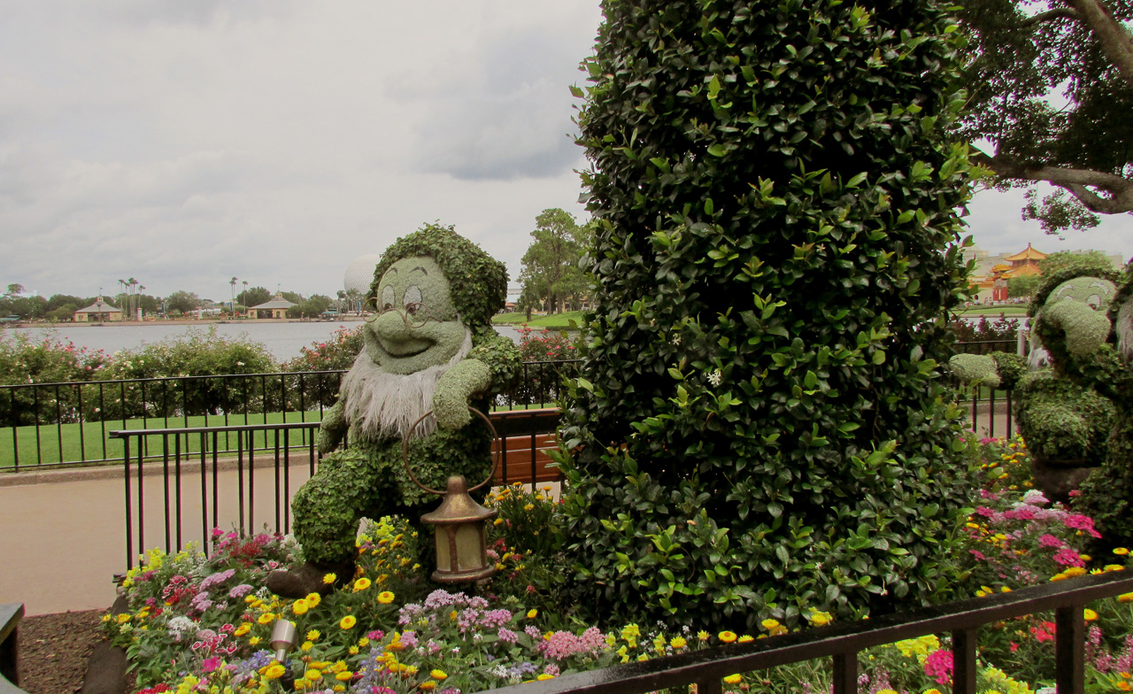 2017-05-23, 032, Epcot, Janice and Linda
