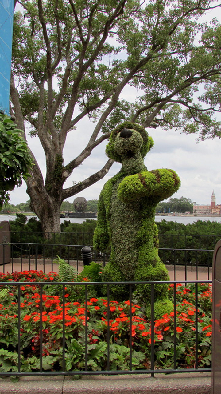 2017-05-23, 038, Epcot, Janice and Linda