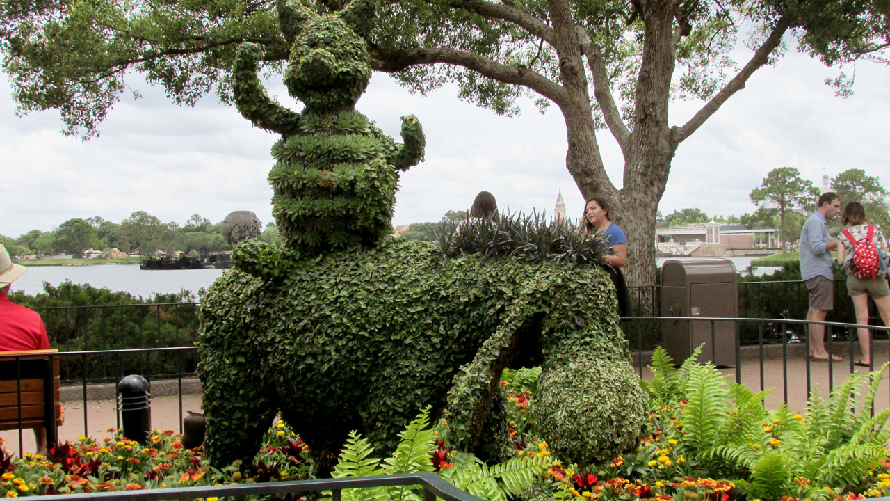 2017-05-23, 040, Epcot, Janice and Linda