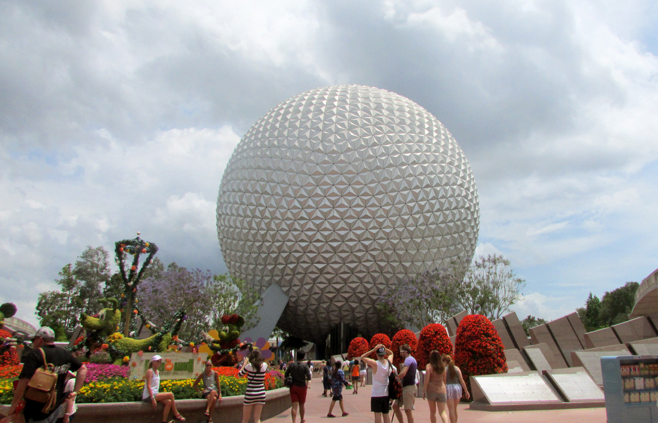2017-05-23, 048, Epcot, Janice and Linda