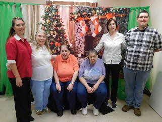 2016-12-18, 002, Mary Ellen, Jeanette, Nancy, Karen, Linda and Mikey