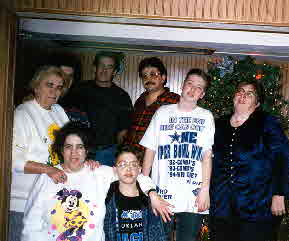 94-12-25, 09, GrandmaKarenNancyGerryBrianMikeMichaelJanice